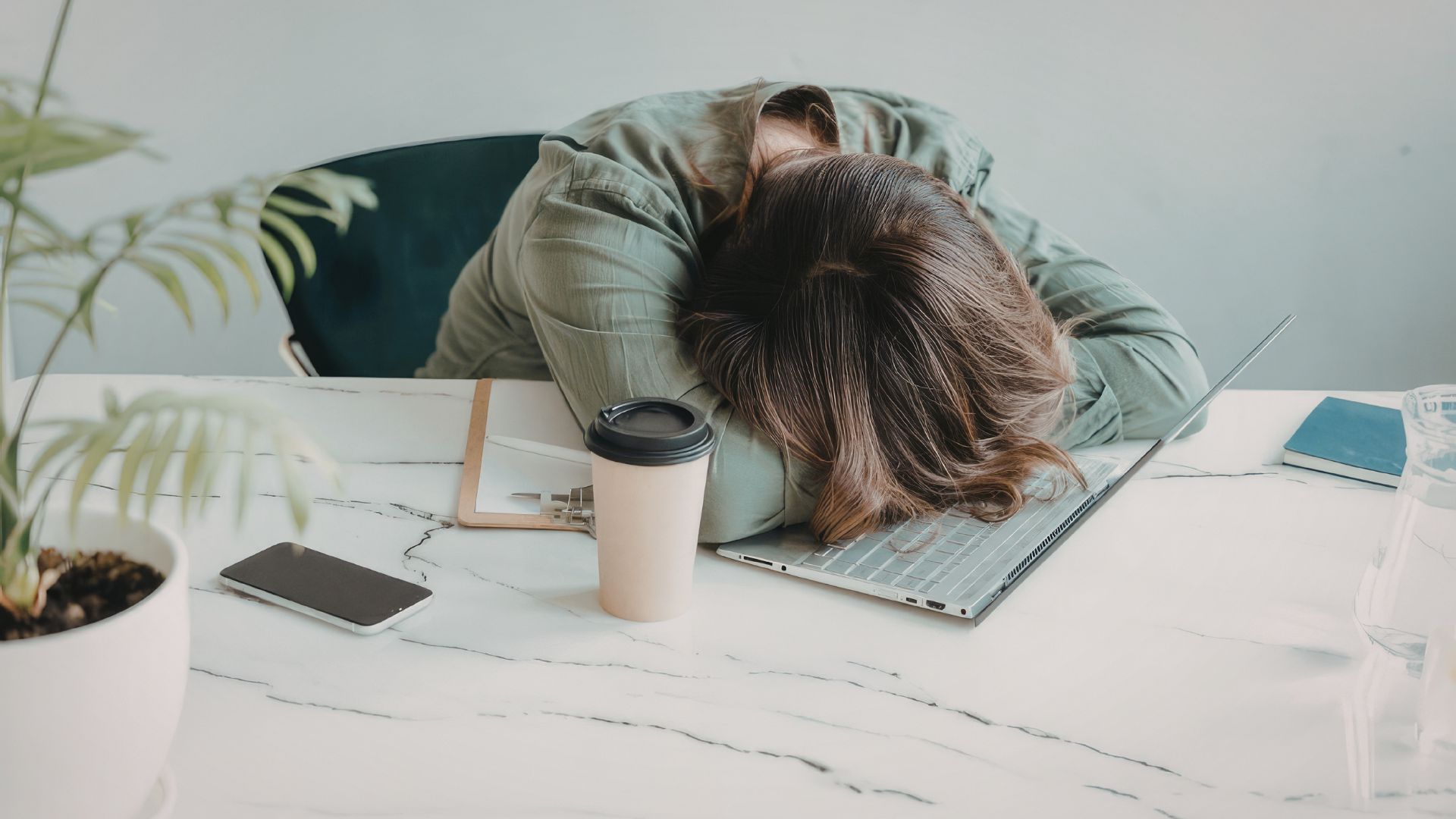 Je n’arrive pas à bien dormir et je me sens fatigué(e) dès le réveil.